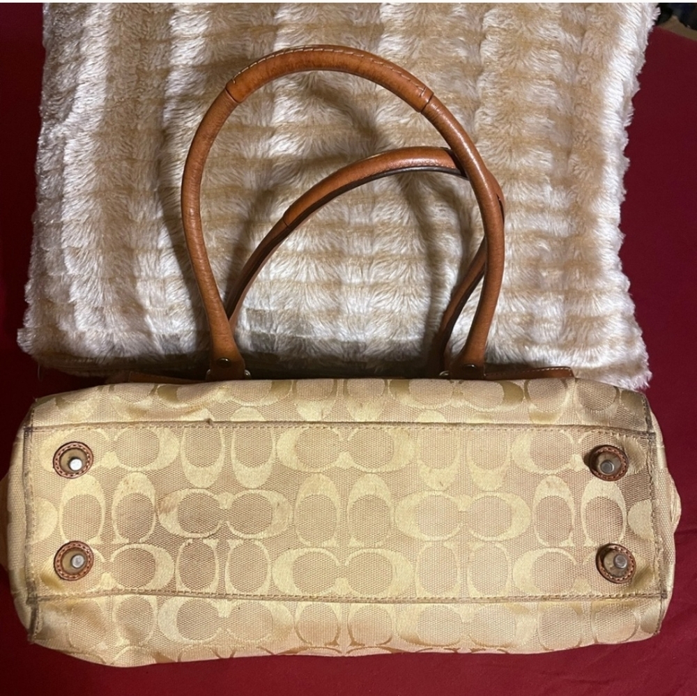 Coach Signature Hampton Handbag - Picture 9 of 10